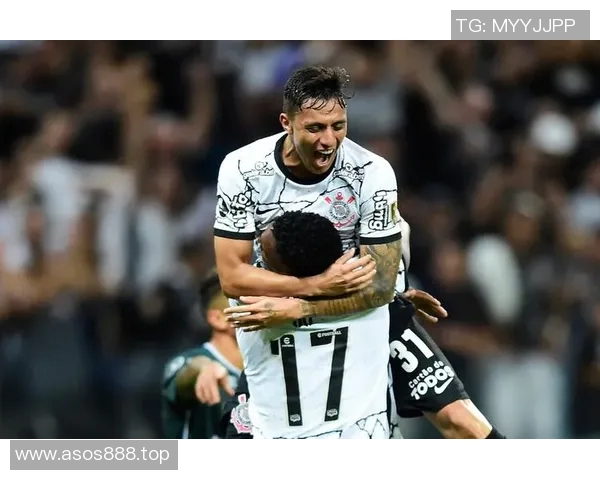 南美杯基多大学队新援首秀破门球迷欢呼